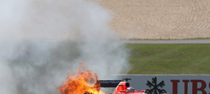 Francouz Jules Bianchi z týmu Marussia nedokončil nedělní závod F1. Jeho monopostu vybouchl motor a vůz začal hořet