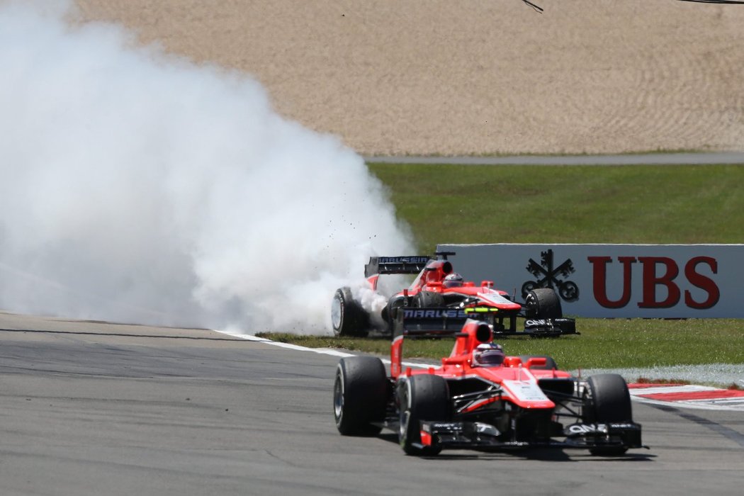 Francouz Jules Bianchi z týmu Marussia nedokončil nedělní závod F1. Jeho monopostu vybouchl motor a vůz začal hořet