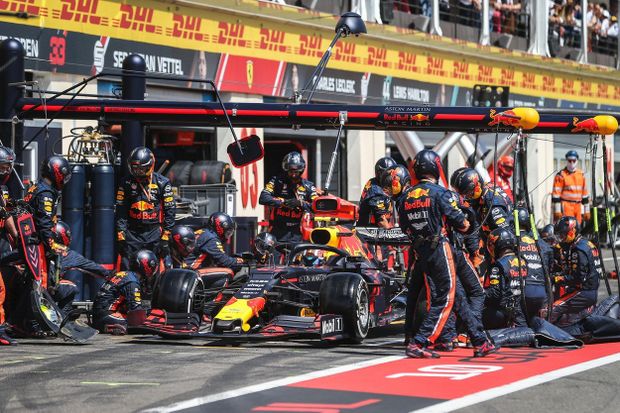 Mechanici Red Bull stanovili při zastváce Pierra Gaslyho v nedělní Velké ceně Británie nový rekord v pit stopu Mechanici Red Bull stanovili při zastváce Pierra Gaslyho v nedělní Velké ceně Británie nový rekord v pit stopu