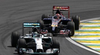 Rosberg si vybojoval pole position, Red Bully diskvalifikovány