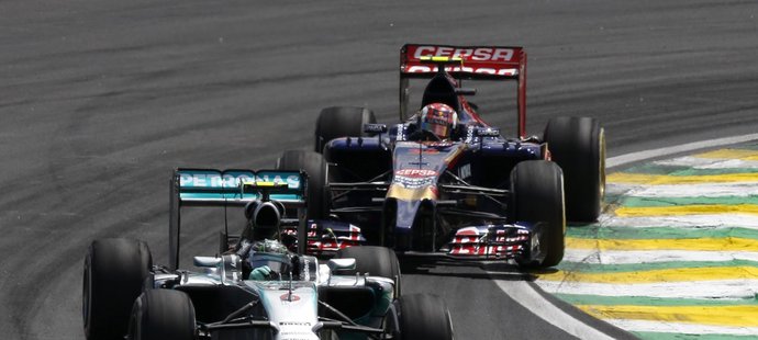 Německý pilot Nico Rosberg bude mít v posledním závodě sezony formule 1 v Abú Zabí výhodu pole position.