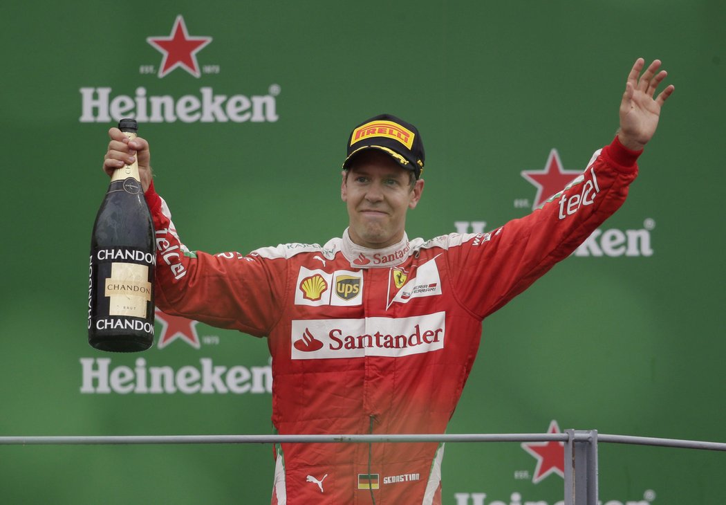 Třetí místo obsadil Němec Sebastian Vettel s Ferrari, který dosáhl nejlepšího výsledku od červnové Velké ceny Evropy.