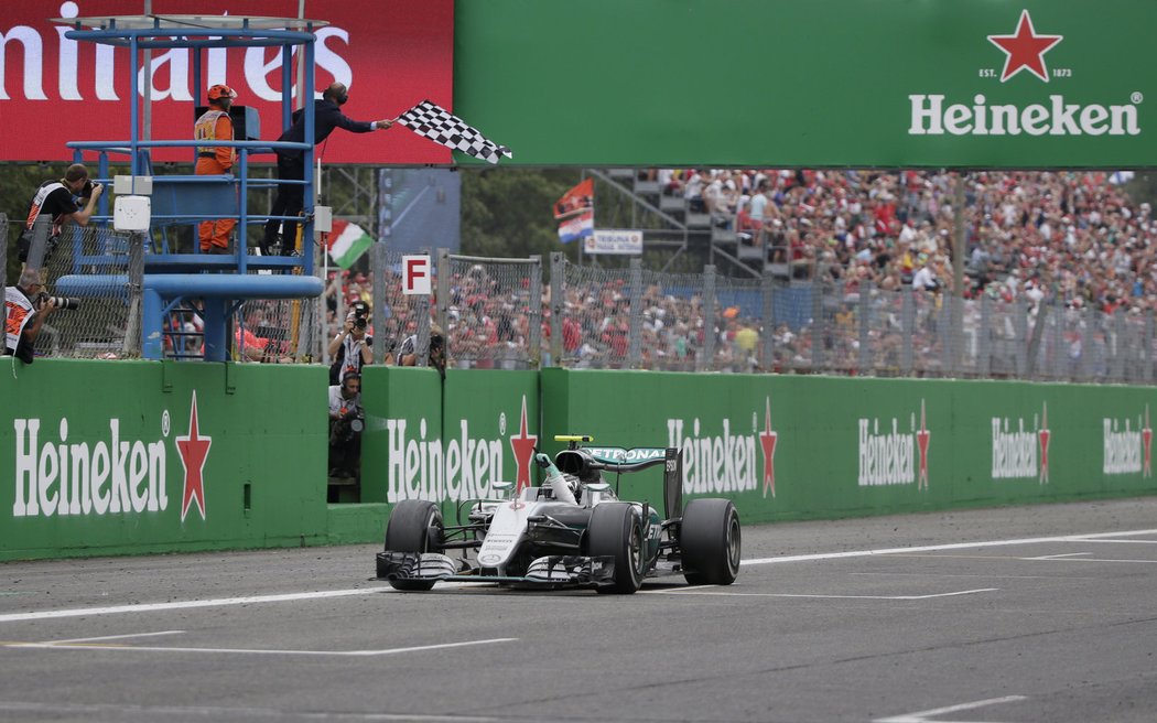 Německý pilot Nico Rosberg vyhrál i druhý závod po letní přestávce v mistrovství světa formule 1.