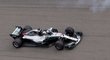 Lewis Hamilton v Soči v pátek ovládl druhý trénink