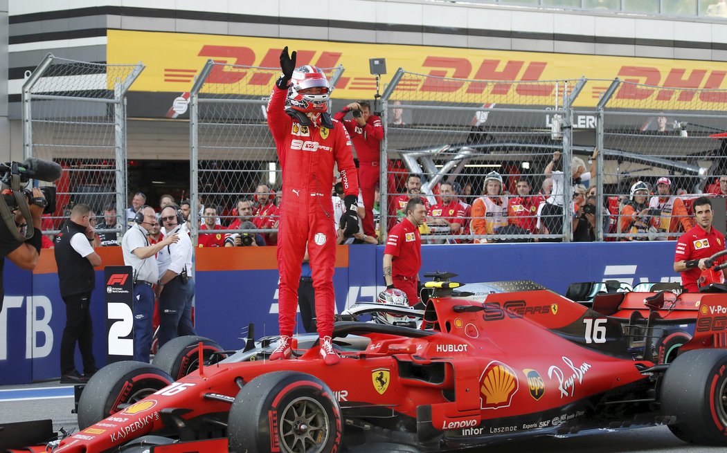 Charles Leclerc slaví další pole position, tentokrát v Soči