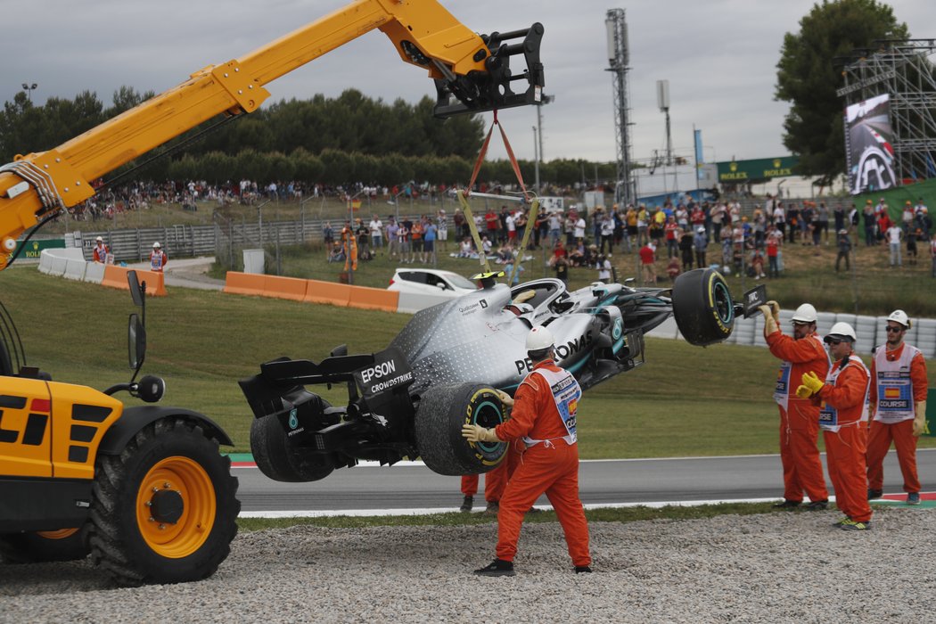 Valtteri Bottas potřeboval pomoc 