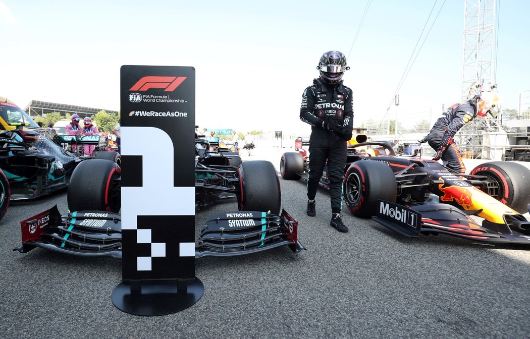 Šestinásobný mistr světa Lewis Hamilton vyhrál kvalifikaci na Velkou cenu Španělska F1