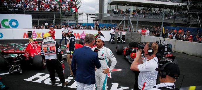 Lewis Hamilton předává své první dojmy po pátém titulu mistra světa