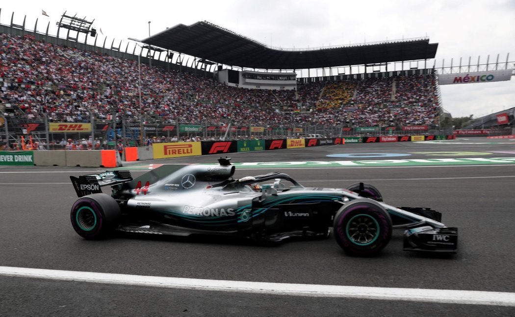 Lewis Hamilton obhájil titul mistra světa, do konce šampionátu přitom ještě zbývají dva závody