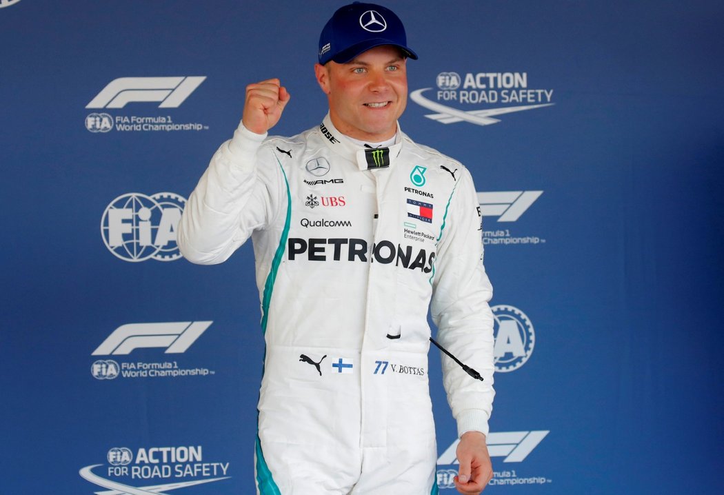 Kvalifikaci na nedělní Velkou cenu Ruska formule 1 vyhrál v rekordním čase Valtteri Bottas z Mercedesu
