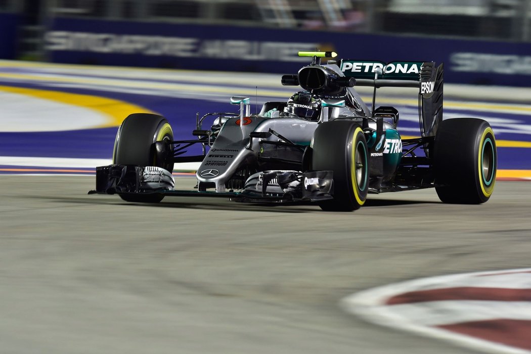 Nico Rosberg získal pro VC Singapuru pole position