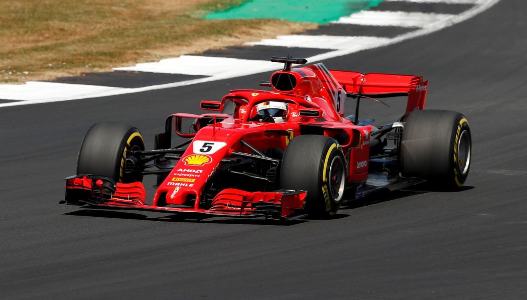 Sebastian Vettel navýšil náskok ve vedení šampionátu před Lewisem Hamiltonem na osm bodů