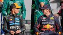 Max Verstappen (vpravo) se baví s Landem Norrisem před rozhodující Velkou cenou Abú Zabí