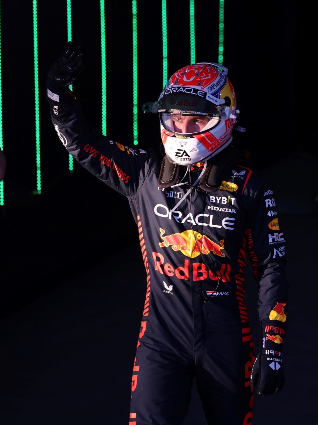 Max Verstappen oslavuje vyhraný závod Velké ceny Austrálie
