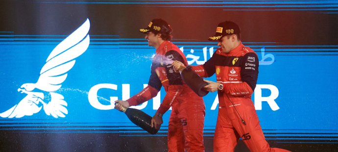 Úžasný den pro Ferrari! Charles Leclerc slavil výhru, Carlos Sainz dojel druhý