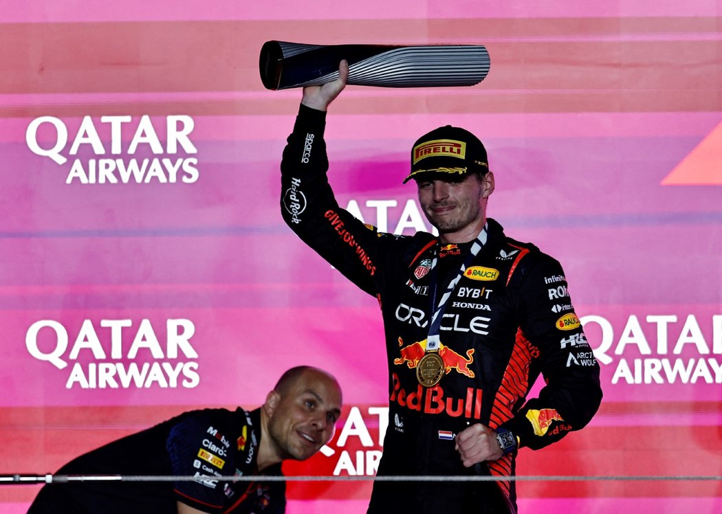 Max Verstappen už jako jistý mistr světa vyhrál čtrnáctou Velkou cenu v sezoně