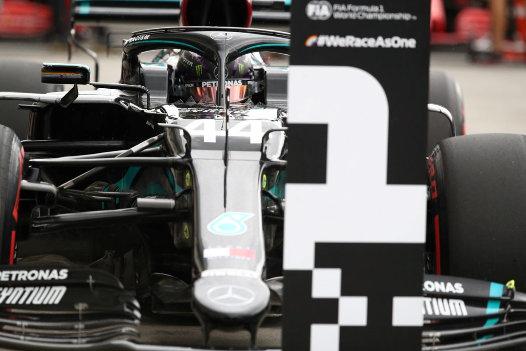 Lewis Hamilton si připsal 90. pole position v kariéře