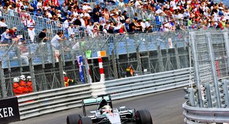 Hamilton ovládl kvalifikaci v Monaku. Rosberg dojel druhý, Vettel třetí
