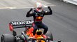 Max Verstappen se raduje z premiérového triumfu v Monaku