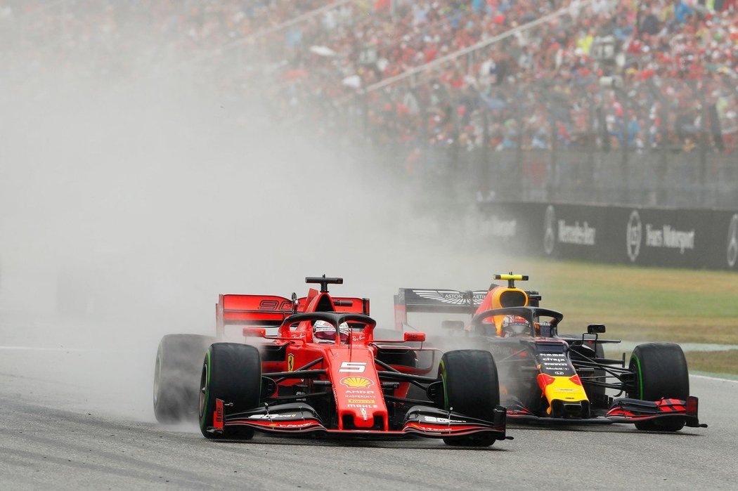 Čtyřnásobný mistr světa formule 1 Sebastian Vettel se nedohodl na nové smlouvě s Ferrari a po sezoně v italské stáji po šesti letech skončí.