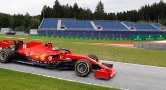 Formule 1 je zpátky! Úvodní tréninky ovládl Hamilton, Ferrari bez formy