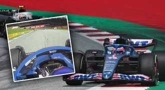 Alonso hrozil mladíčkovi v 300 km/h. Pak zřejmě zalhal do týmového rádia