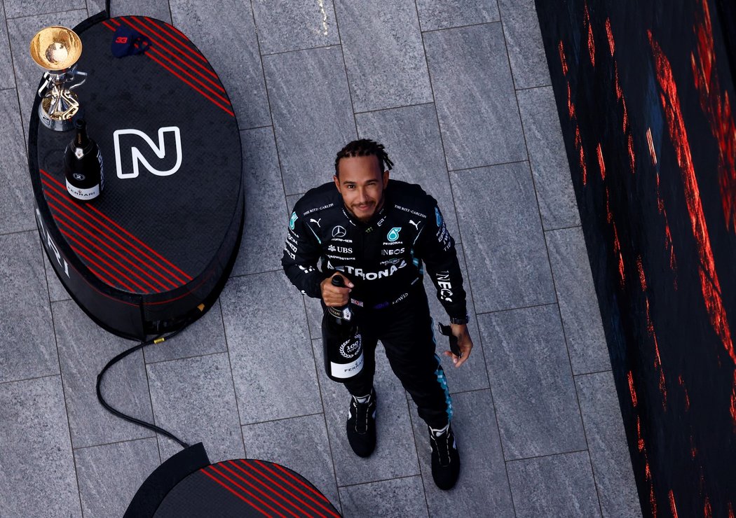 Lewis Hamilton dosáhl na další úžasný kariérní milník