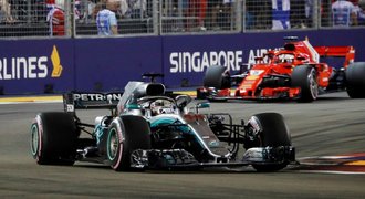 Hamilton ovládl VC Singapuru. Před Vettelem má náskok už 40 bodů