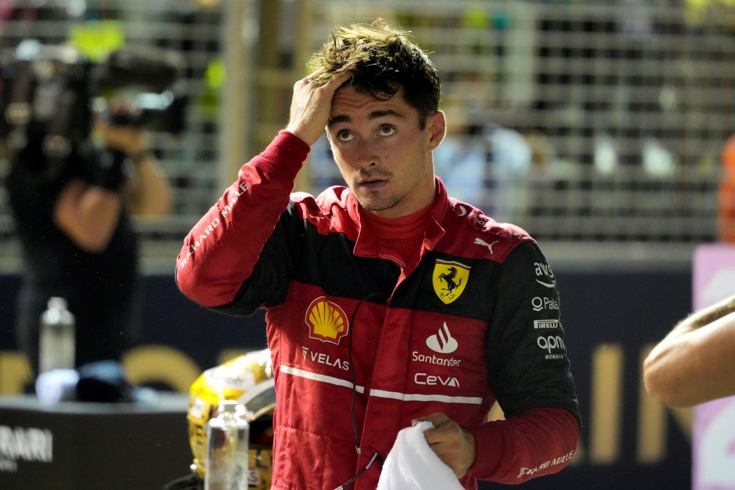 Kvalifikaci na Velkou cenu Singapuru vyhrál Charles Leclerc z Ferrari