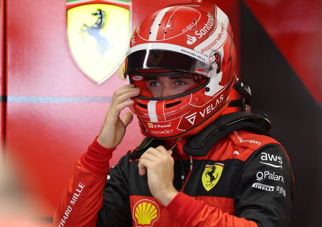 Lídr šampionátu Charles Leclerc během víkendu v Barceloně