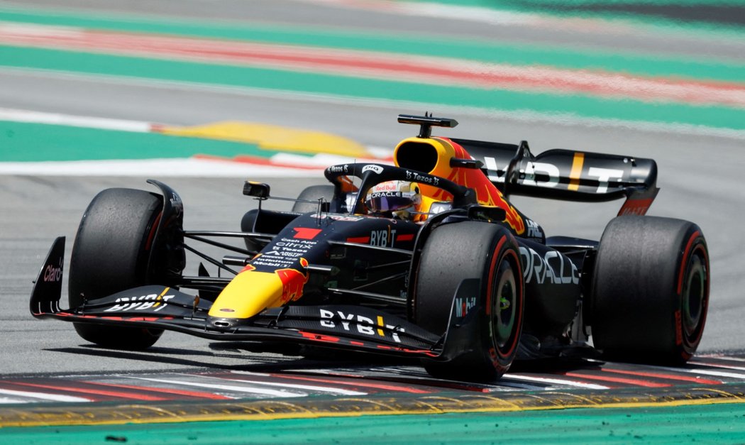 Max Verstappen aktuálně ztrácí na vedoucího Charlese Leclerca 19 bodů