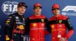 Nejúspěšnější trojice sobotní kvalifikace na VC Španělska. Zleva druhý Max Verstappen, první Charles Leclerc a třetí Carlos Sainz Jr.
