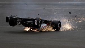 Formule 1 ONLINE: Děsivá nehoda pěti aut hned po startu! Závod je přerušený