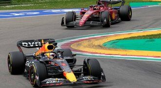 První sprint sezony ovládl Verstappen, Leclerc druhý. Mercedes s nulou