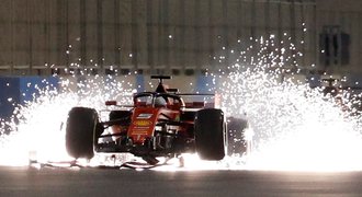 Hamilton vyhrál VC Bahrajnu. Ferrari selhalo jezdecky i technicky