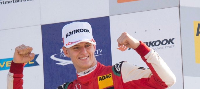 Syn Michaela Schumachera Mick má po triumfu ve formuli 3 nakročeno do F1