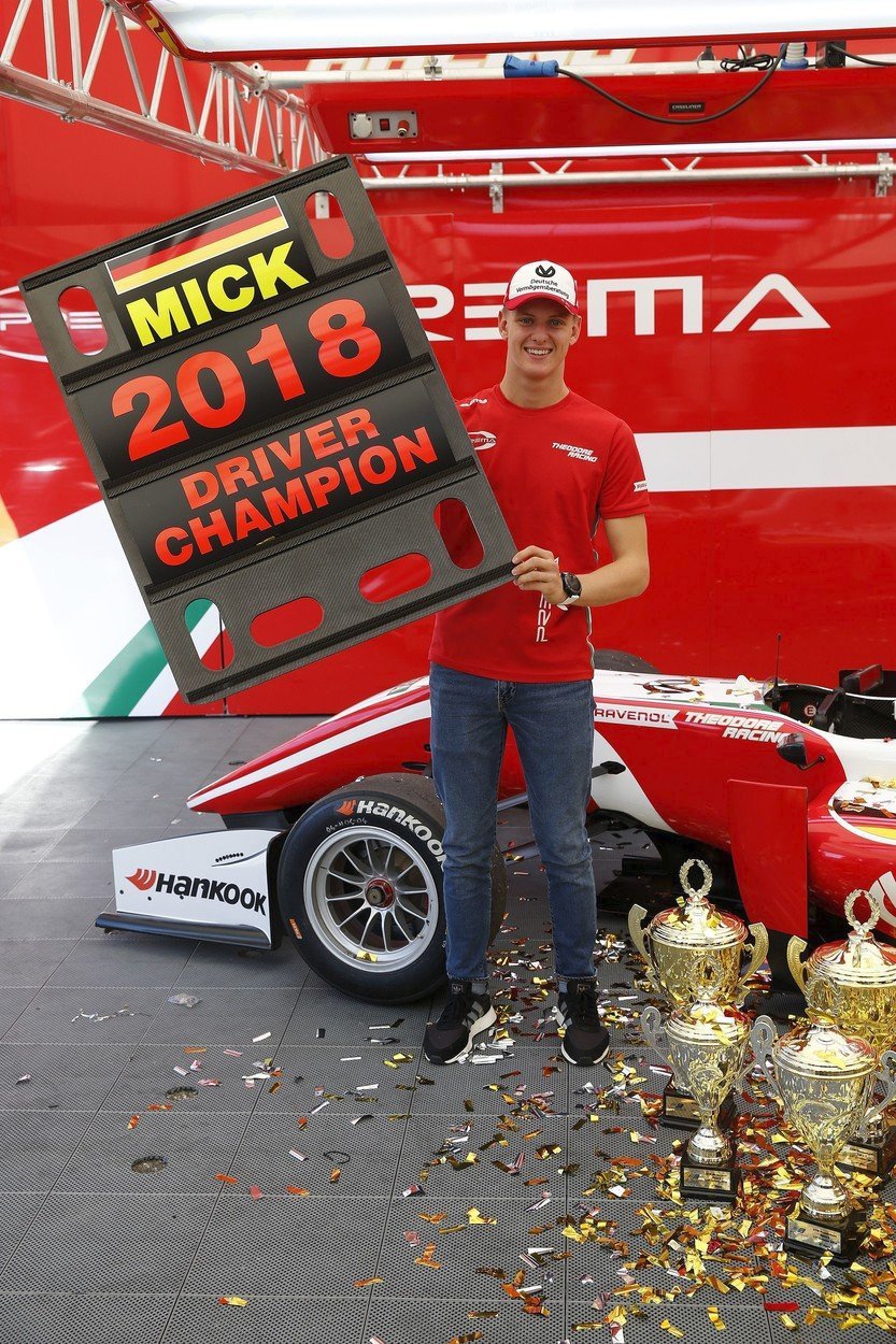 Syn Michaela Schumachera Mick má po triumfu ve formuli 3 nakročeno do F1
