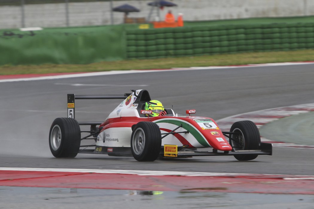 Mick Schumacher závodí v italské sérii Formule 4