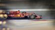 Tréninky F1 v Bahrajnu suverénně ovládlo Ferrari, Mercedes zaostával