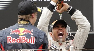 Hamilton pokořil Vettela a vyhrál drama v Číně