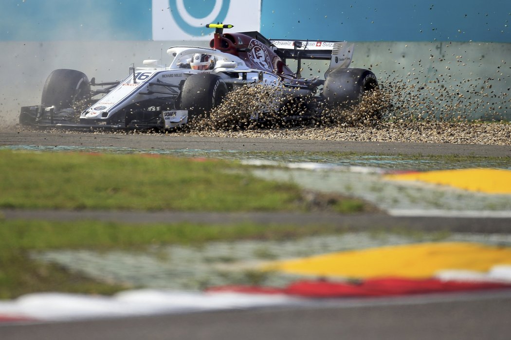 Charles Leclerc se ocitl v menších problémech