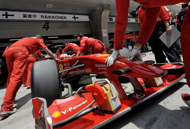 Räikkönen ve vozu stáje Ferrari Räikkönen ve vozu stáje Ferrari