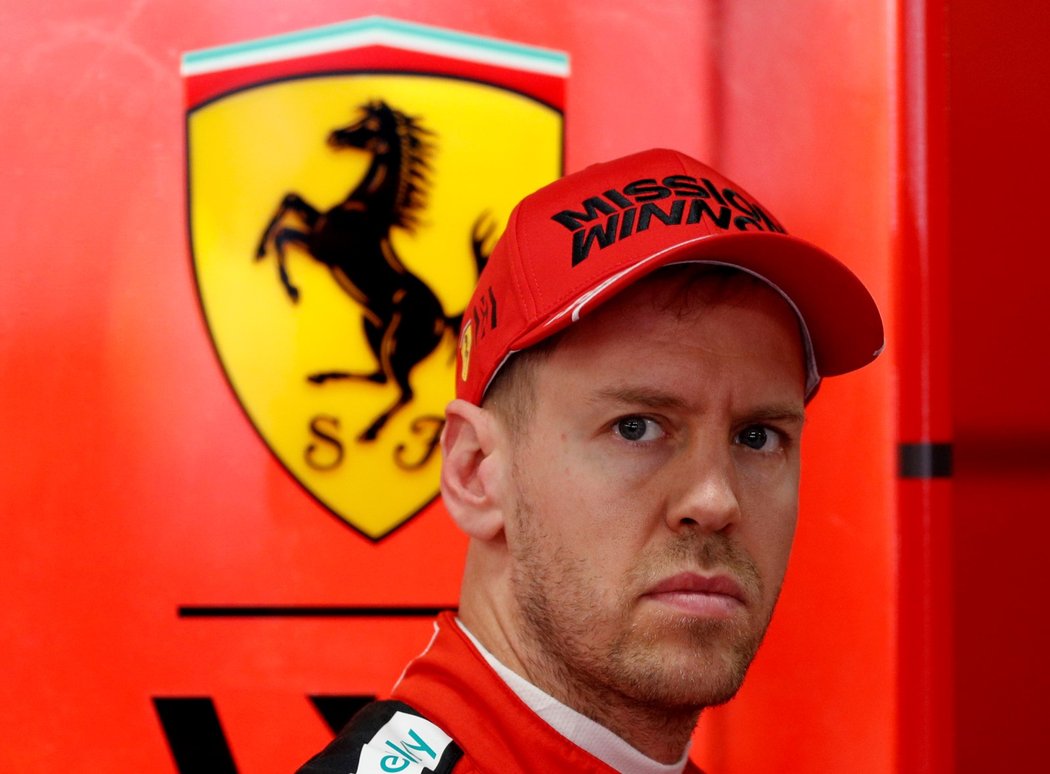 Čtyřnásobný mistr světa formule 1 Sebastian Vettel se nedohodl na nové smlouvě s Ferrari a po sezoně v italské stáji po šesti letech skončí.