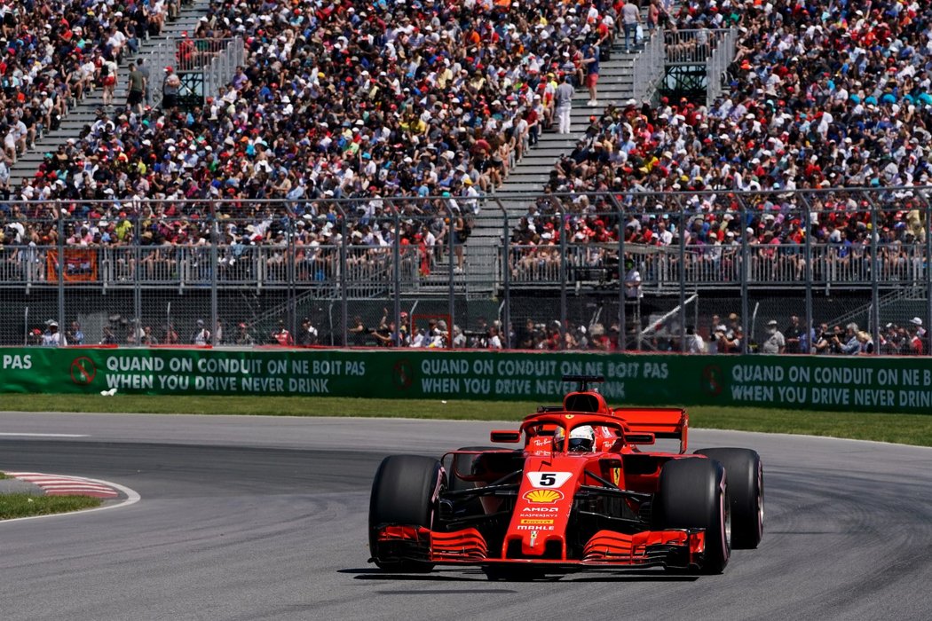 Čtyřnásobný mistr světa formule 1 Sebastian Vettel se nedohodl na nové smlouvě s Ferrari a po sezoně v italské stáji po šesti letech skončí.