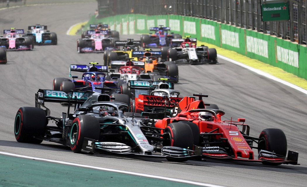 Čtyřnásobný mistr světa formule 1 Sebastian Vettel se nedohodl na nové smlouvě s Ferrari a po sezoně v italské stáji po šesti letech skončí.