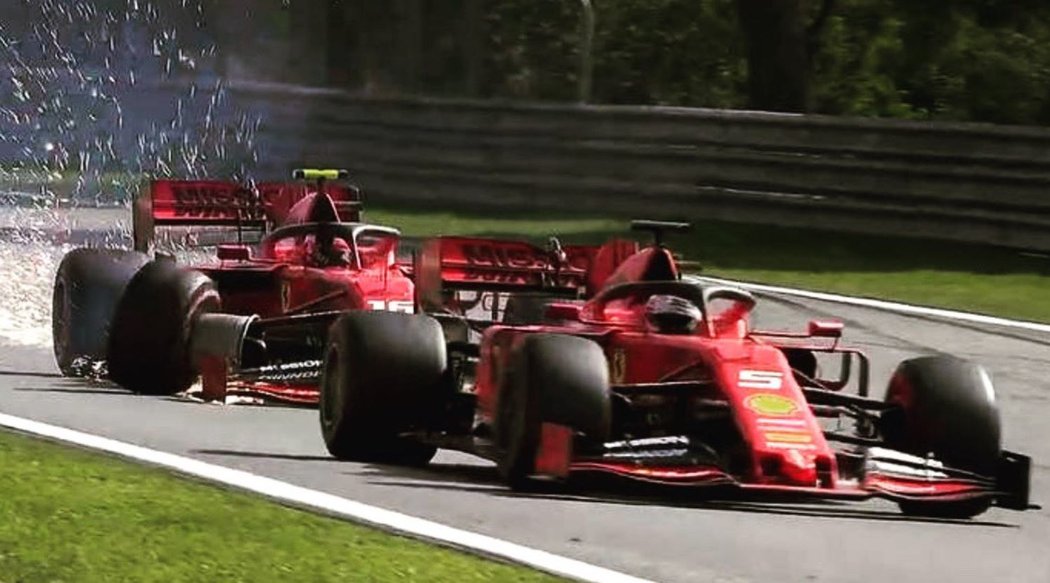 V GP Brazílie došlo na kolizi stájových kolegů z Ferrari 