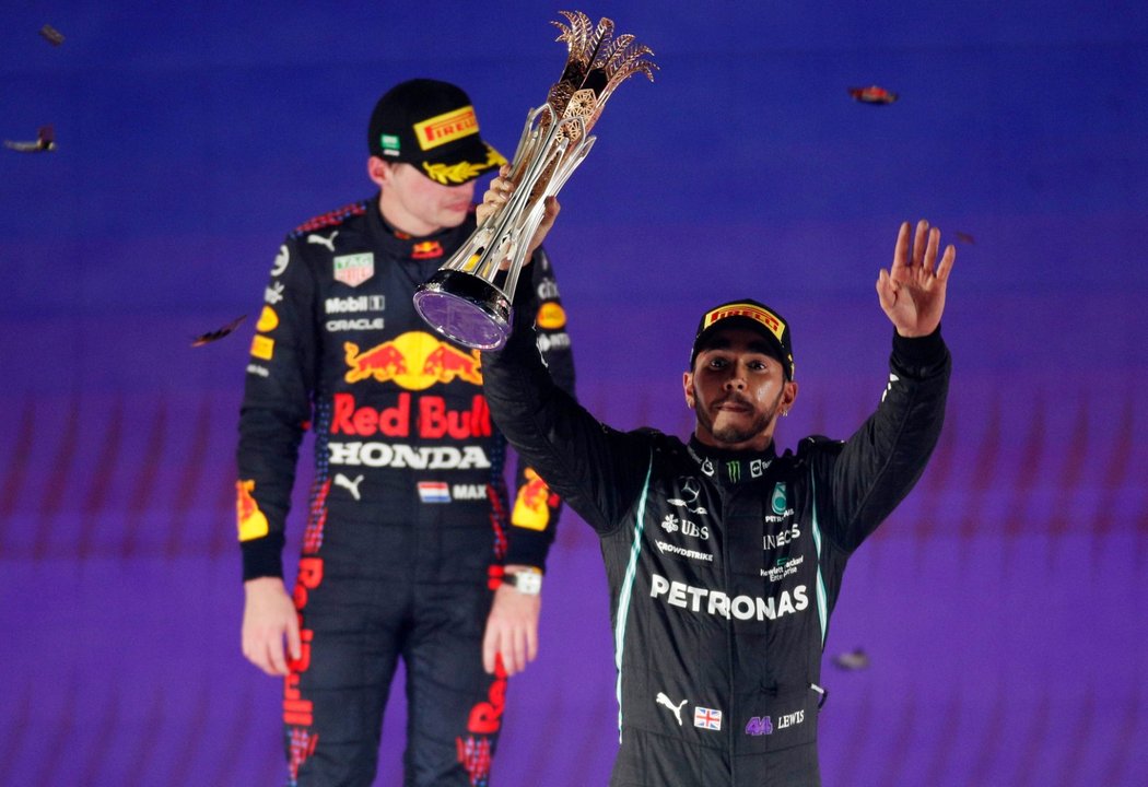 Největší soupeři v boji o titul ve formuli jedna - Max Verstappen a Lewis Hamilton bojují o celkové prvenství až do poslední Velké ceny