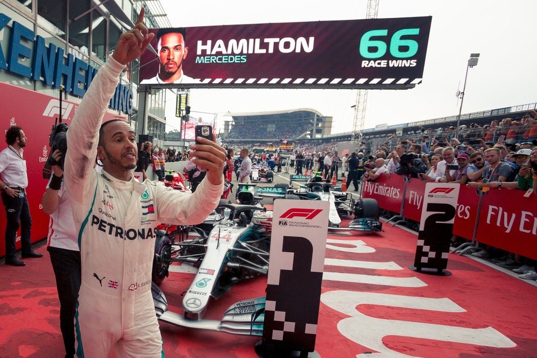 Britský pilot formule jedna Lewis Hamilton během výhry ve Velké ceně Německa v roce 2018