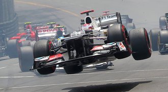 FOTO: Kobajaši se proletěl ve formuli, doplatil na Schumacherův střet