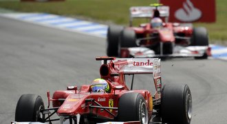 Ferrari získalo double, Alonsovi pomohla týmová režie